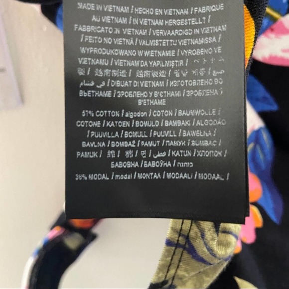 Guess Jenny Wild Floral Print V-Neck Bodysuit Size Small - Picture 12 of 13